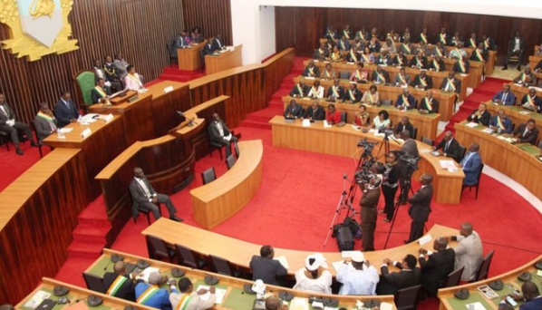 COTE D'IVOIRE : l'avant-projet de Constitution adopté par le Parlement