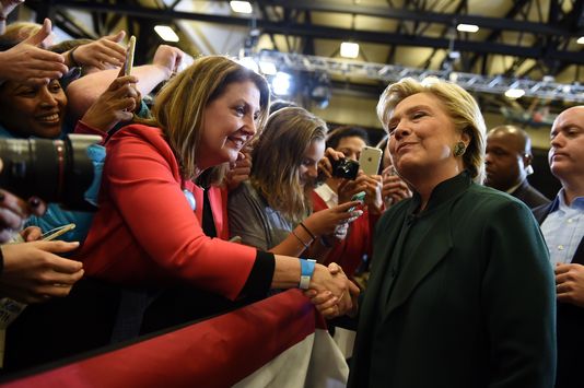 Clinton en tête dans la course aux grands électeurs