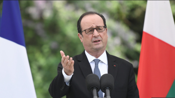 Le président Hollande n'ira pas aux funérailles de Castro