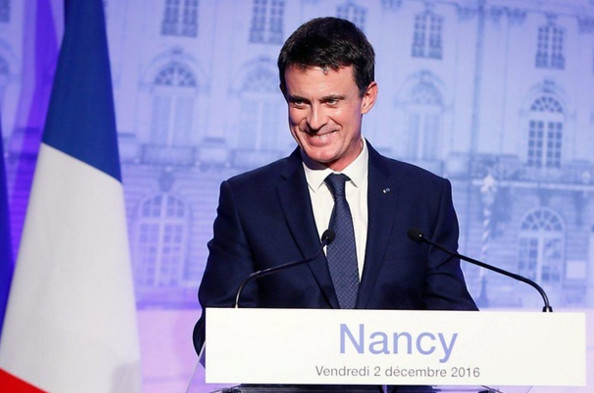 Valls gagne des points après le renoncement de Hollande