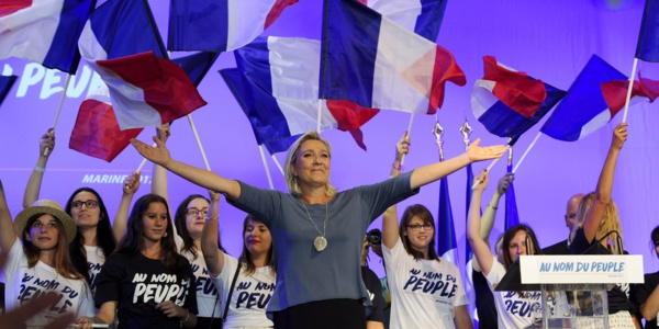 SONDAGE : Marine Le Pen en tête au 1er tour, largement devancée au 2e tour, la surprise Macron, Valls largué