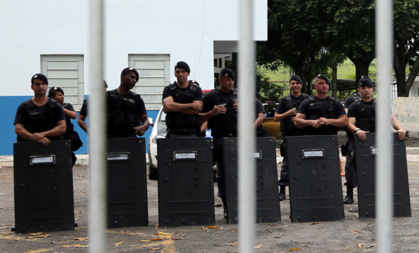 Cent morts après une grève de la police dans un Etat du Brésil