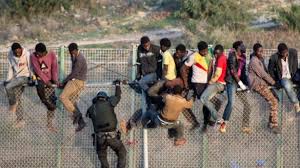 Maroc/Espagne: 300 migrants ont (encore) forcé la frontière à Ceuta (préfecture)