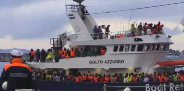 Des centaines de migrants sauvés au large de l'Italie