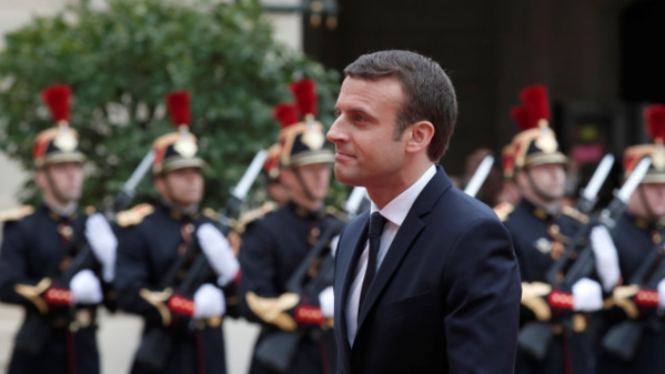 France: Emmanuel Macron, le nouveau Président, entre à l'Elysée