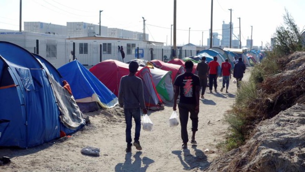 France: le gouvernement va créer deux centres pour les migrants de Calais