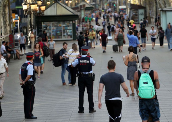 Le chauffeur de la fourgonnette de Barcelone toujours recherché