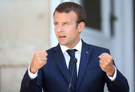 Macron boucle sa tournée dans l'Est en attaquant Varsovie