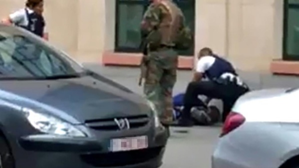 Attaque "terroriste" à Bruxelles contre des militaires, l'assaillant tué