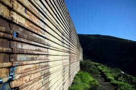 Trump persiste : Mexico paiera le mur frontalier, "non" dit le Mexique