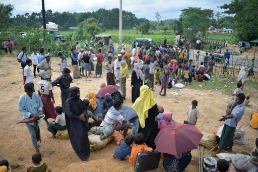 Birmanie: des dizaines de milliers de Rohingyas fuient les combats