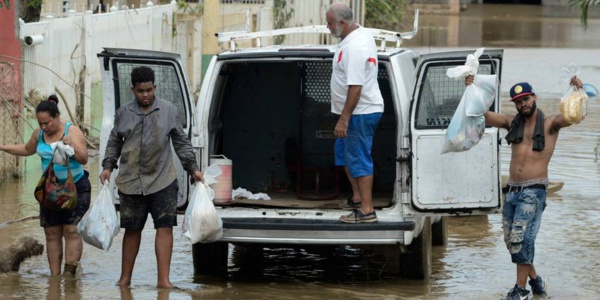 Porto Rico: 70.000 évacués après la rupture d'un barrage, Maria s'éloigne