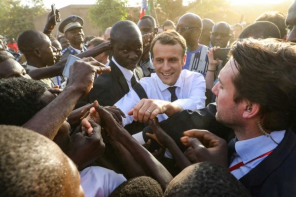 Un parler franc et peu de promesses: Macron rajeunit les relations franco-africaines