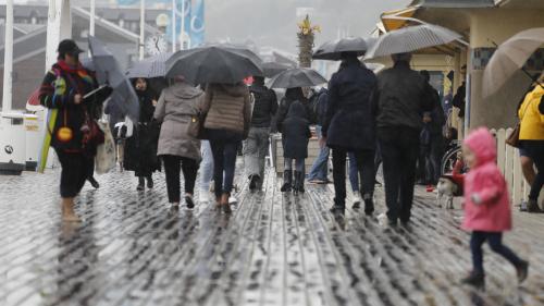 Vents violents: jusqu'à 20.000 foyers privés d'électricité dans le Nord/Pas-de-Calais, trafic TER perturbé