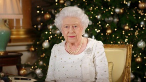 Royaume-Uni: pour Noël, la reine Elizabeth II rend hommage aux victimes des attentats