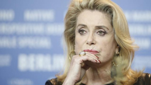 Tribune sur le harcèlement: Deneuve assume, mais présente ses "excuses" aux victimes