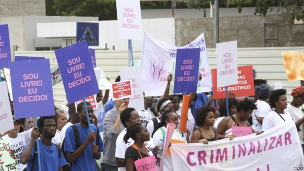 Angola: première manifestation politique autorisée contre le président