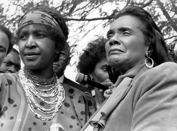 Winnie Mandela (à g.) avec Coretta Scott King