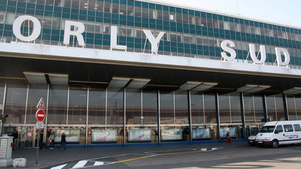 Aéroports parisiens: contrôles par reconnaissance faciale en juillet (direction)