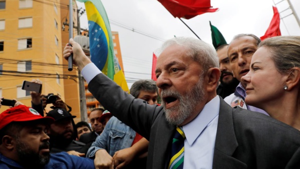  Arrêté, Lula est en route vers la prison