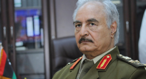 Une plainte déposée à Paris contre le maréchal libyen Haftar