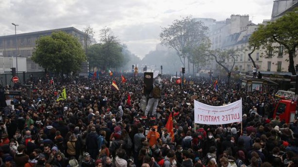 Retraités, salariés et fonctionnaires dans la rue contre la politique sociale de Macron