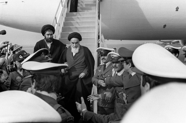 L'Ayatollah Khomeiny, de retour à Téhéran le 1er février 1979