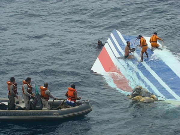 Crash du Rio-Paris: non-lieu pour Airbus et Air France, les familles indignées