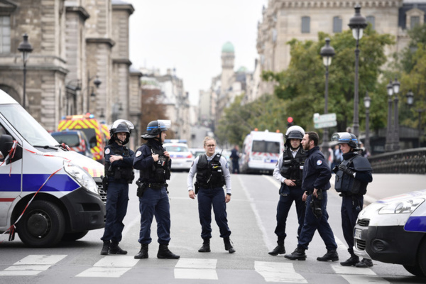 Agression au couteau à la préfecture de Paris, cinq morts