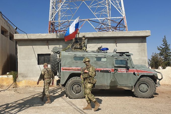 Syrie: Washington annonce des renforts sur les champs pétroliers, les Russes patrouillent