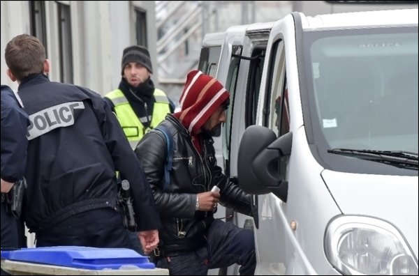 France : 31 migrants pakistanais retrouvés cachés dans un camion