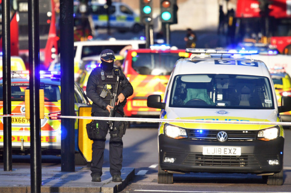 Un acte "terroriste" fait deux morts à Londres, le suspect tué