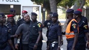 Guy Marius Sagna, ici entre les mains de la police