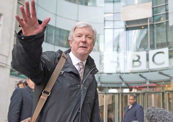 Tony Hall, directeur général de la BBC, annonce sa démission