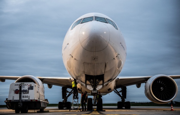 BOEING: le vol inaugural du nouveau long courrier 777X prévu jeudi (sources proches)