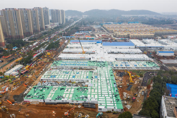 Un hôpital construit en dix jours à Wuhan reçoit des patients infectés par le coronavirus