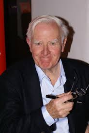 John le Carré, écrivain britannique célèbre pour ses romans d'espionnage, est mort à l'âge de 89 ans