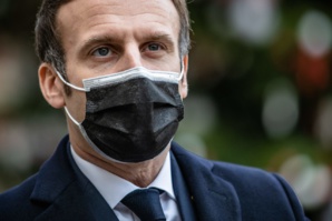 Macron présente « encore des symptômes » de la COVID-19