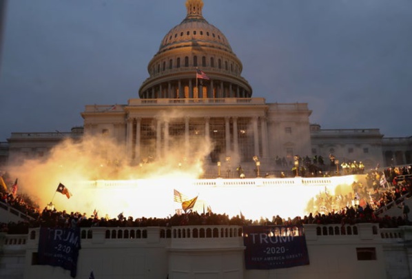 « Rentrez chez vous », demande Trump, Biden dénonce une « insurrection »