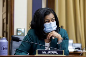 Pramila Jayapal, l'une des 2 Représentantes démocrates contaminées