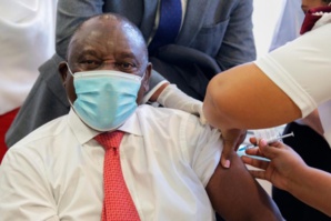 Le président Ramaphosa reçoit sa dose de vaccin