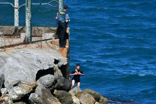 Le Maroc ouvre les vannes vers l'Espagne: une marée de 5000 migrants en une journée atteint Ceuta