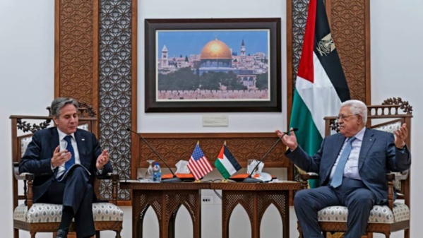Le secrétaire d'Etat US avec le président de l'Autorité palestinienne Mahmoud Abbas