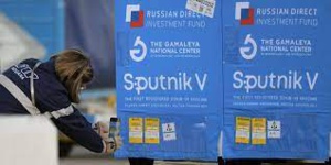 Vaccin Spoutnik V: l’OMS trouve des problèmes sur un site, le Kremlin dit que c’est réglé