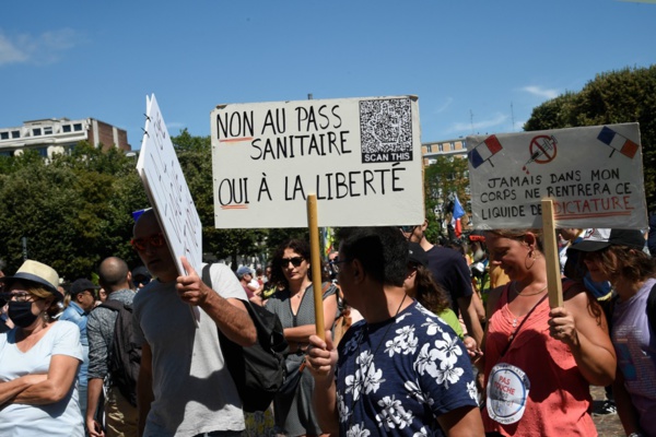 Passeport sanitaire : 215 000 manifestants à travers la France