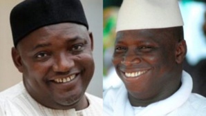 L'actuel président Adama Barrow (g) et son prédécesseur Yahya Jammeh.