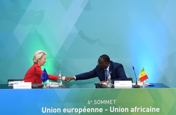 Ursula von der Leyen, présidente de la Commission de l'Union européenne et Macky Sall, président en exercice de l'Union africaine