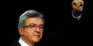 Législatives: la gauche unie de Mélenchon au coude à coude avec le camp Macron