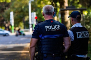 Tirs policiers après refus d'obtempérer près de Lyon: un mort et un homme entre la vie et la mort