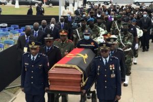 Angola - Hommage à l'ex-président dos Santos, en pleine contestation électorale